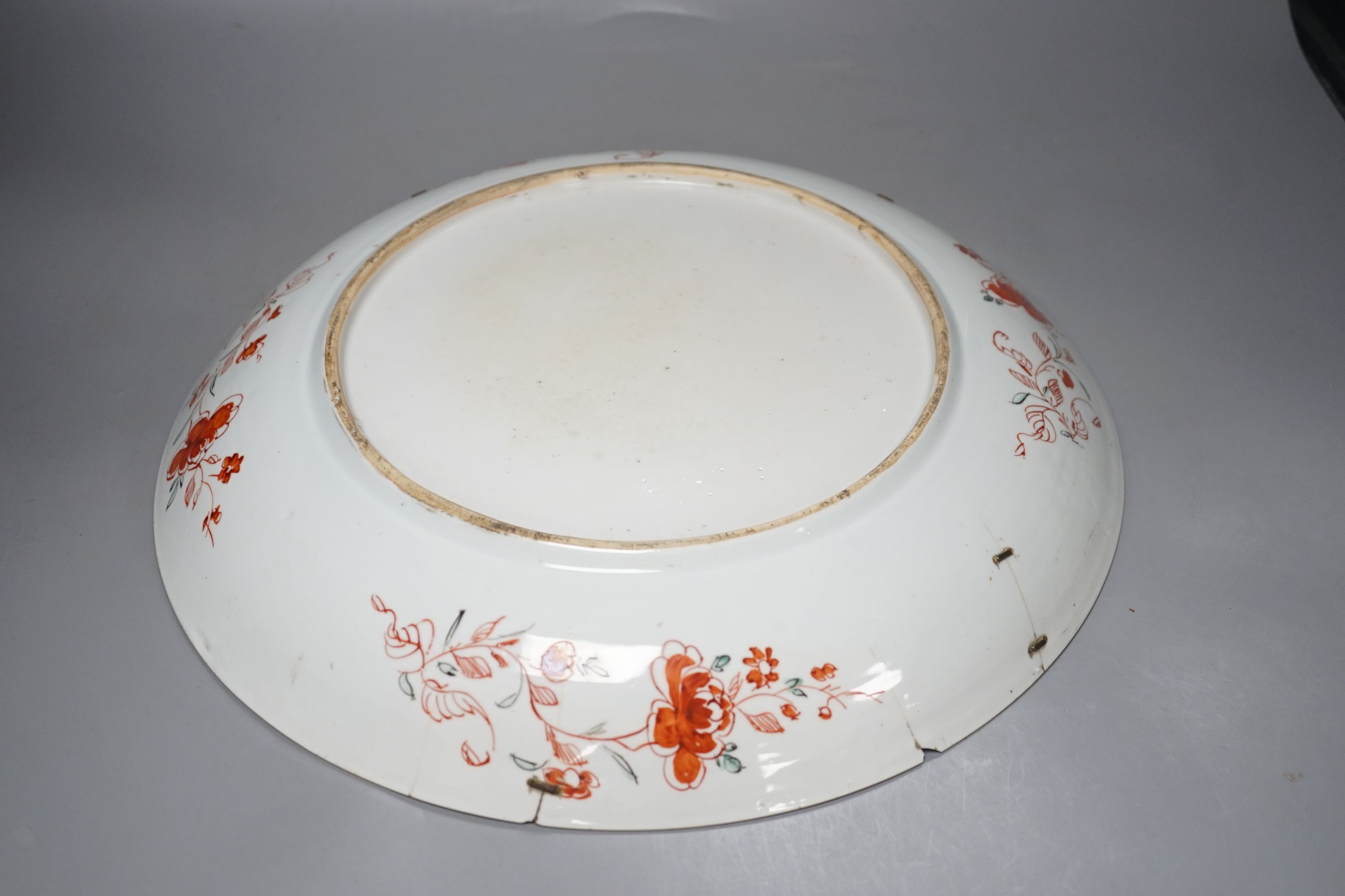 A large Chinese Kangxi dish, clobbered decoration, 37cms diameter.